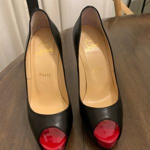 Christian Louboutin New Very Prive Peeptoe